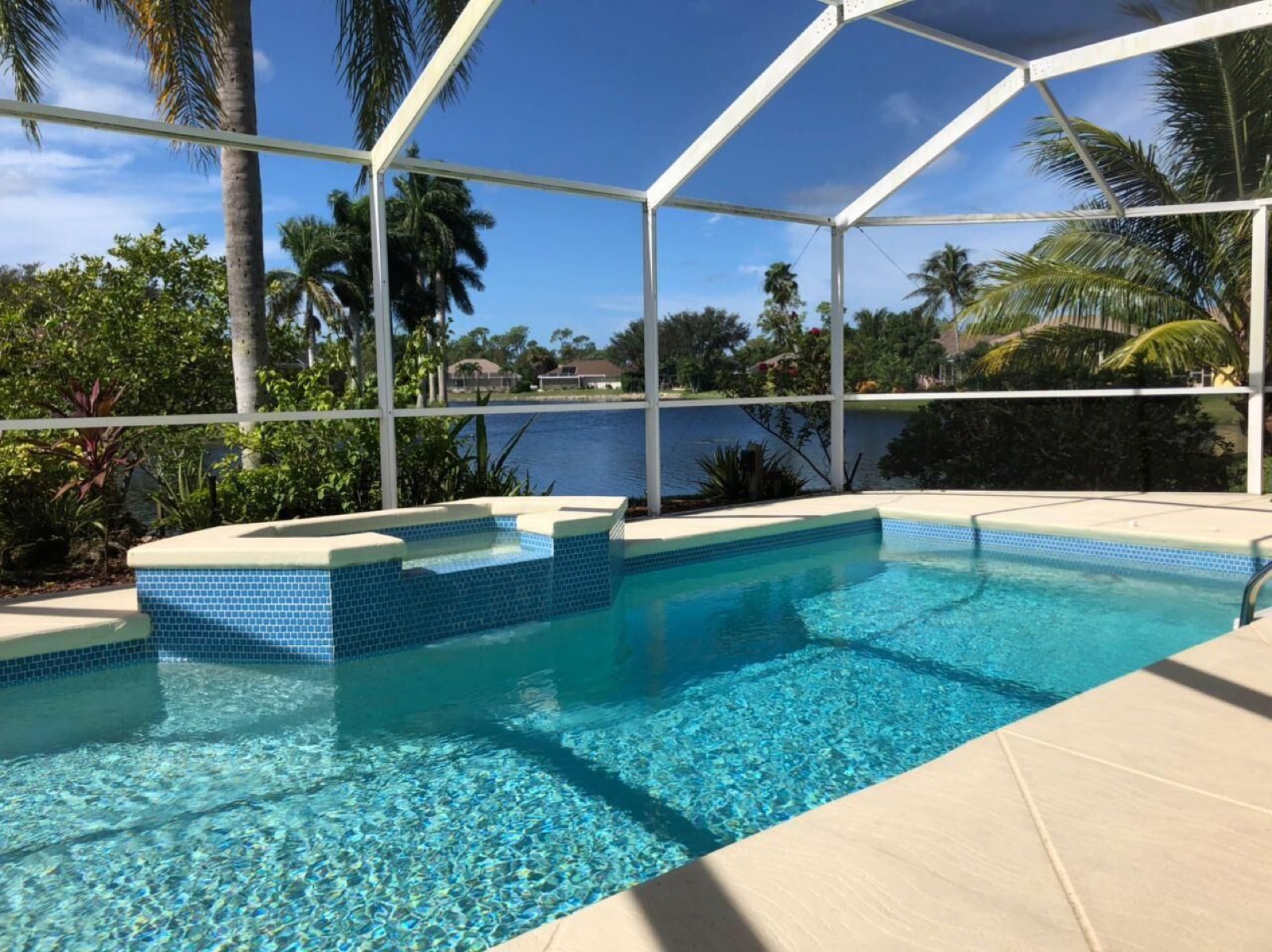 Privater Pool auf der überdachten Lanai