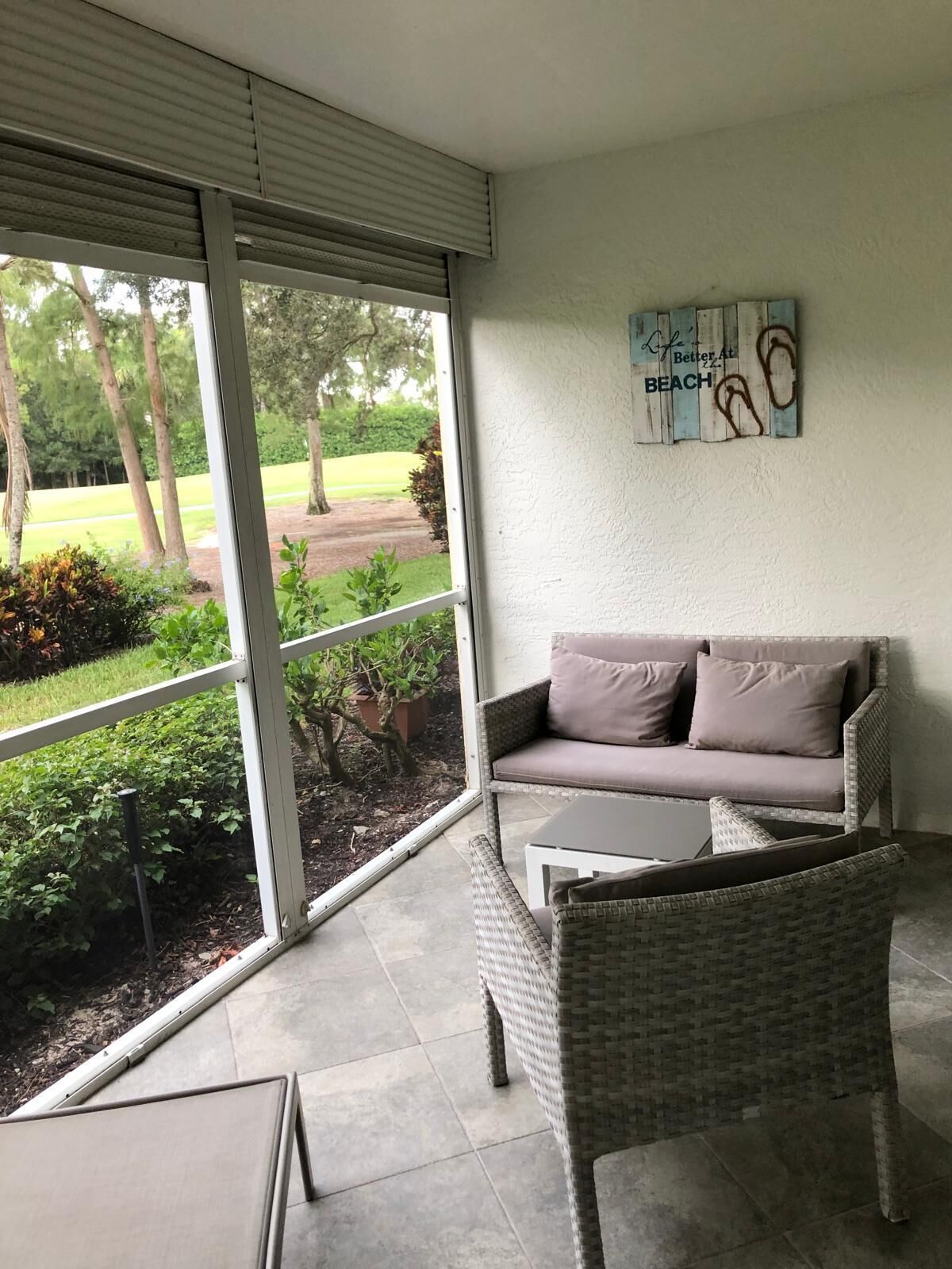 Wohnzimmer mit gemütlicher Sitzgruppe