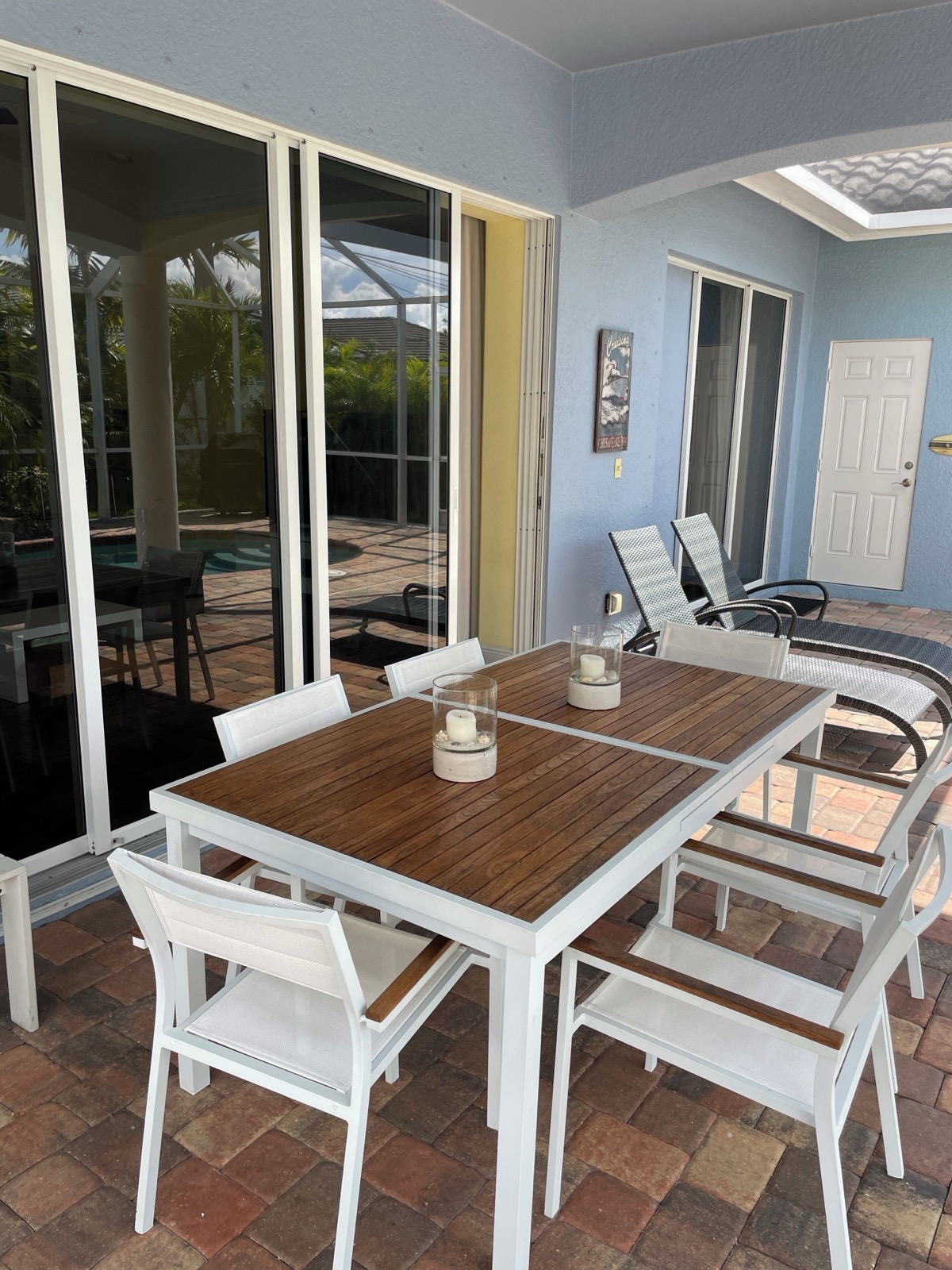 Covered lanai with seating area