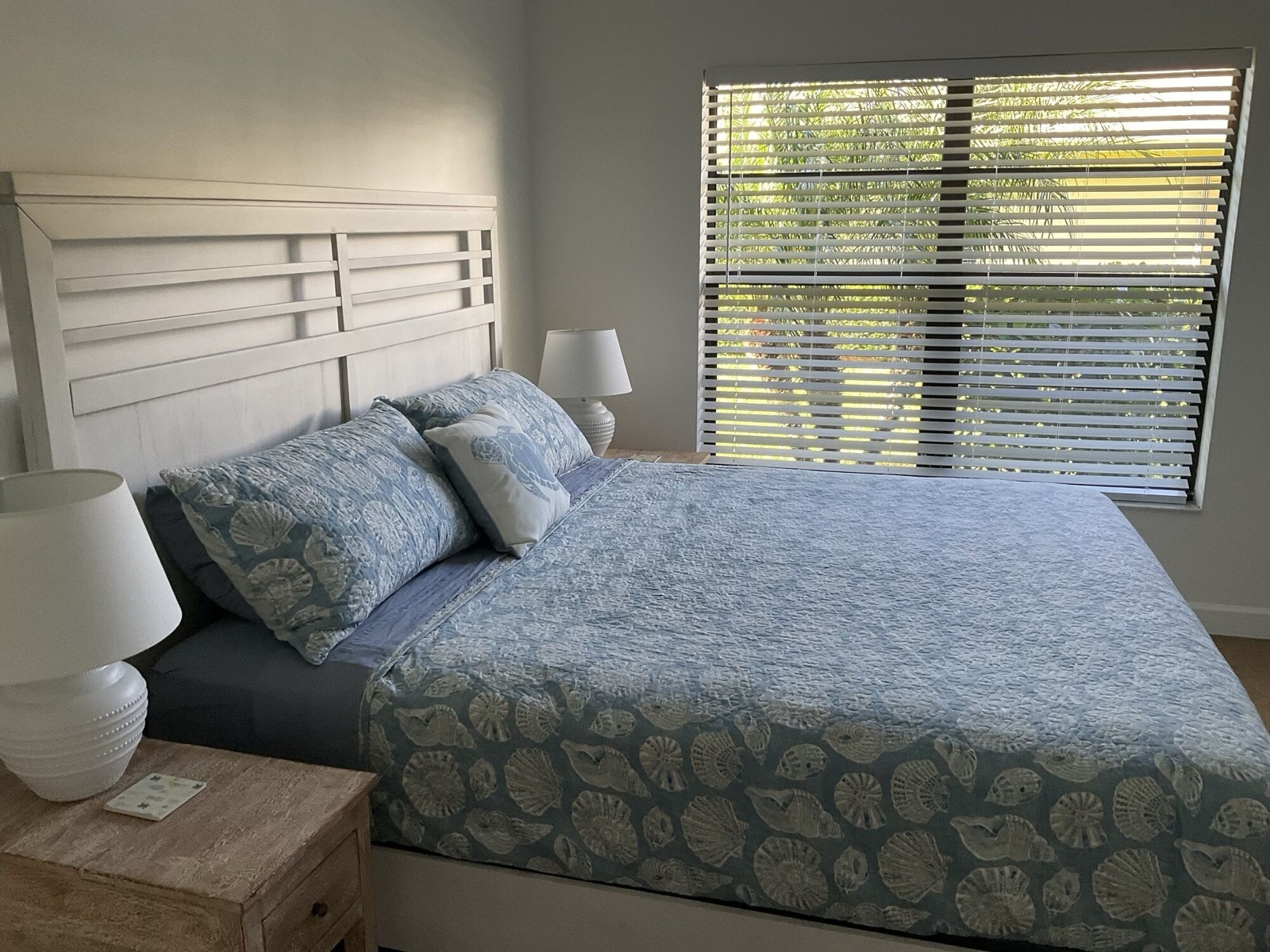 Second bedroom with king-size bed