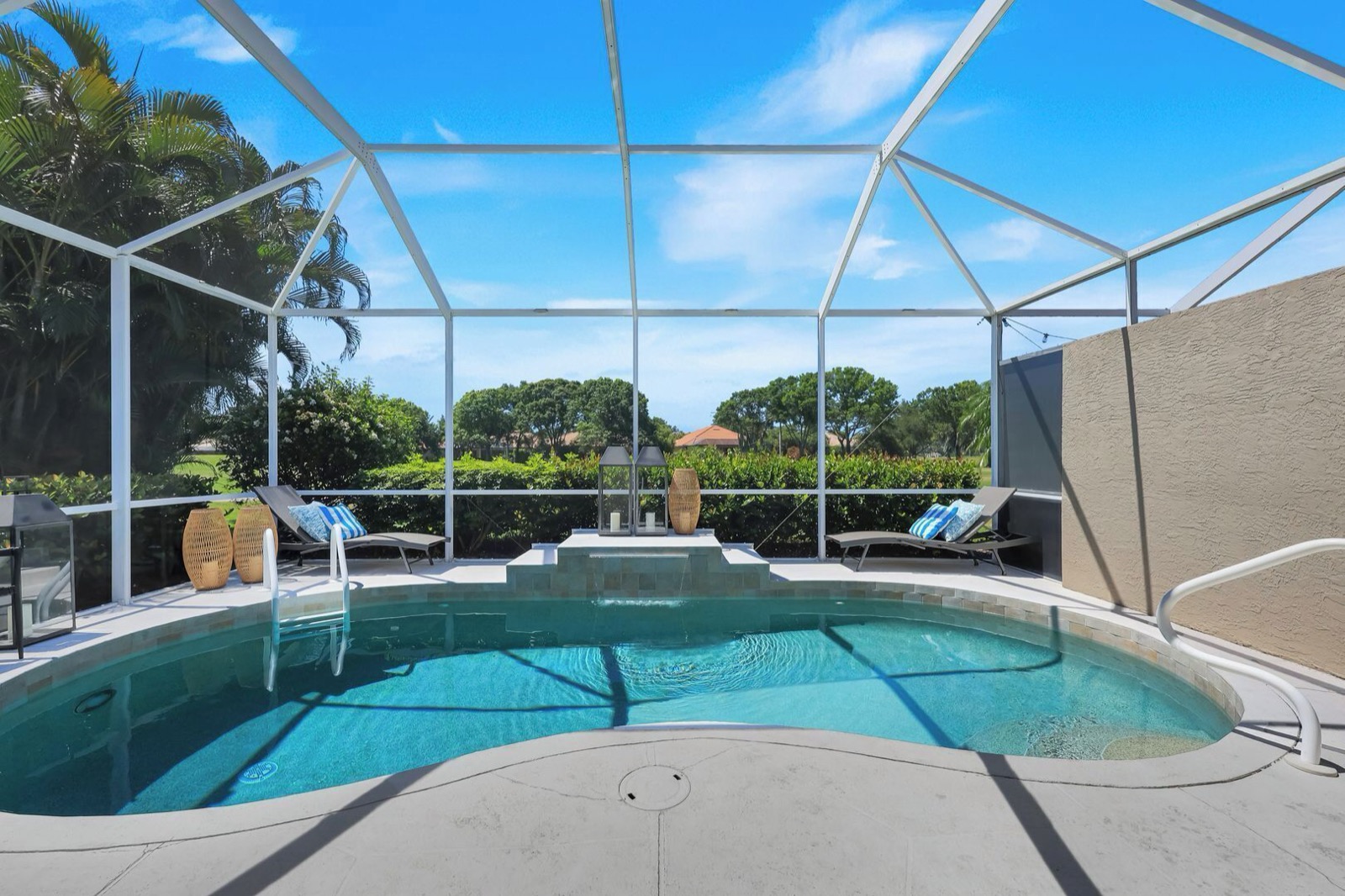 Privater Pool auf der überdachten Lanai