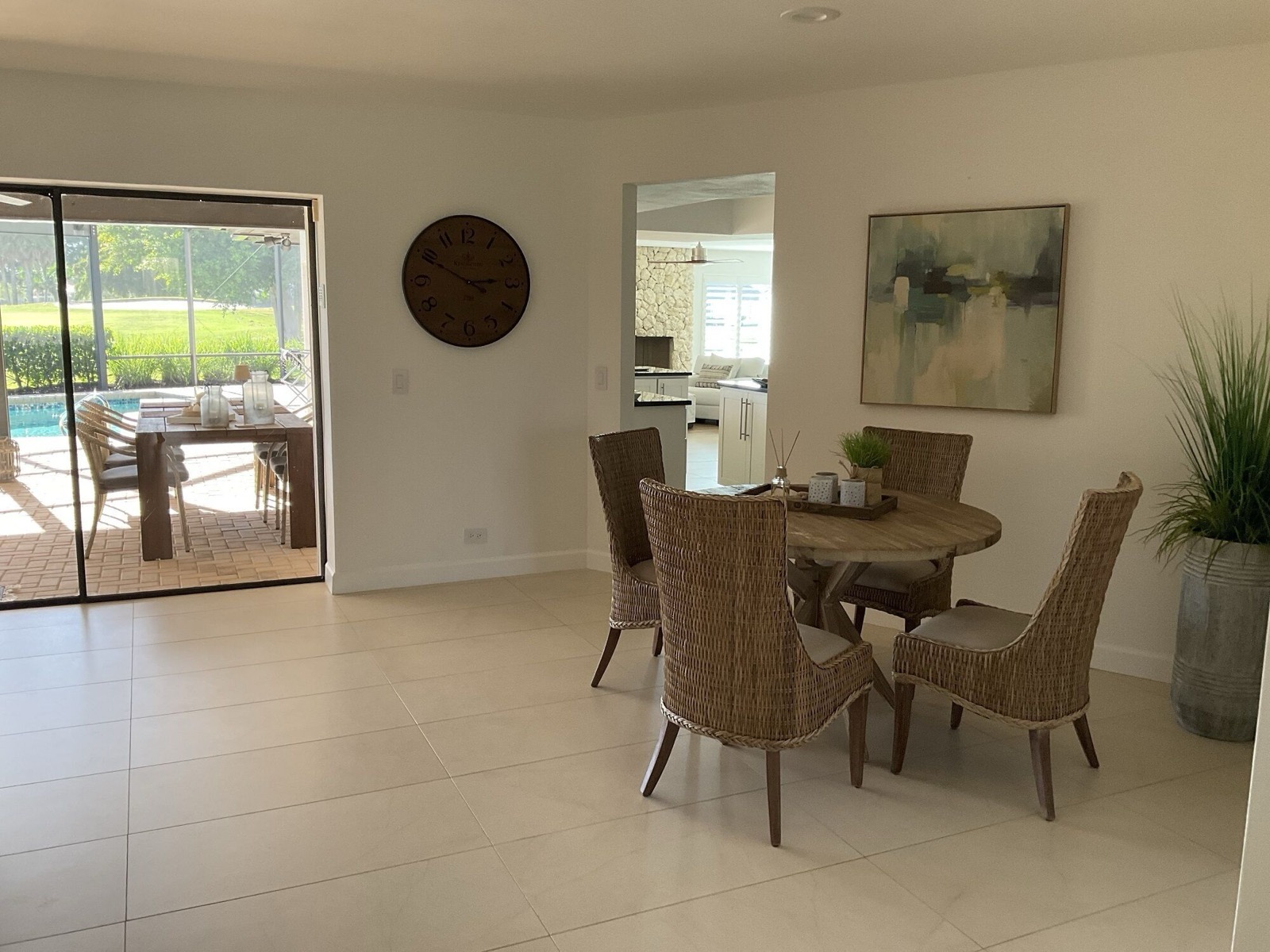 Breakfast nook with a view of the garden
